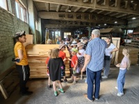 Ребята из летнего лагеря досуга и отдыха "Большая перемена" посетили фанерный завод