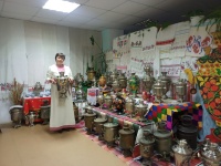 В Купросском сельском доме культуры оформлена выставка "Рушники и самовары символы русской России"