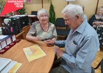 Награждение памятными знаками «За сохранение семейных ценностей» продолжается в Юсьвинском муниципальном округе