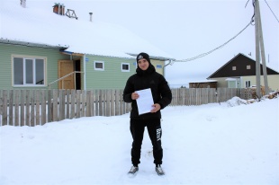 В Юсьвинском округе сироте вручили ключи от квартиры