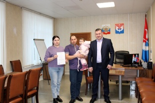 Семья Чугаевых из юсьвинского округа получила свидетельство о праве на получение социальной выплаты в размере 35% от расчетной стоимости жилья 