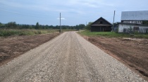 В деревне Данино отремонтировали дорогу, мост и обустроили уличное освещение