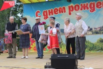 В Юсьвинском муниципальном округе ежегодной традицией является поздравление юбиляров семейной жизни