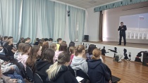 В Кудымкаре сотрудники полиции в рамках акции «Студенческий десант» встретились с учащимися среднего учебного заведения