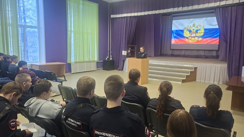 В Пермском крае сотрудники полиции провели для студентов Кудымкара мероприятие «Есть такая профессия»