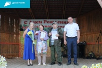 Семье Якимовых из Юсьвинского муниципального округа вручили памятный знак "За сохранение семейных ценностей"