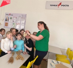 В Юсьвинском муниципальном округе в центре "Точка роста" для школьников прошла предметная неделя "Новые горизонты знаний и открытий"