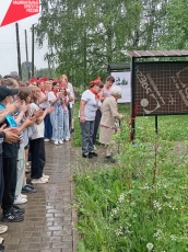 В одной из школ Юсьвинского муниципального округа открыли Рябиновую аллею памяти